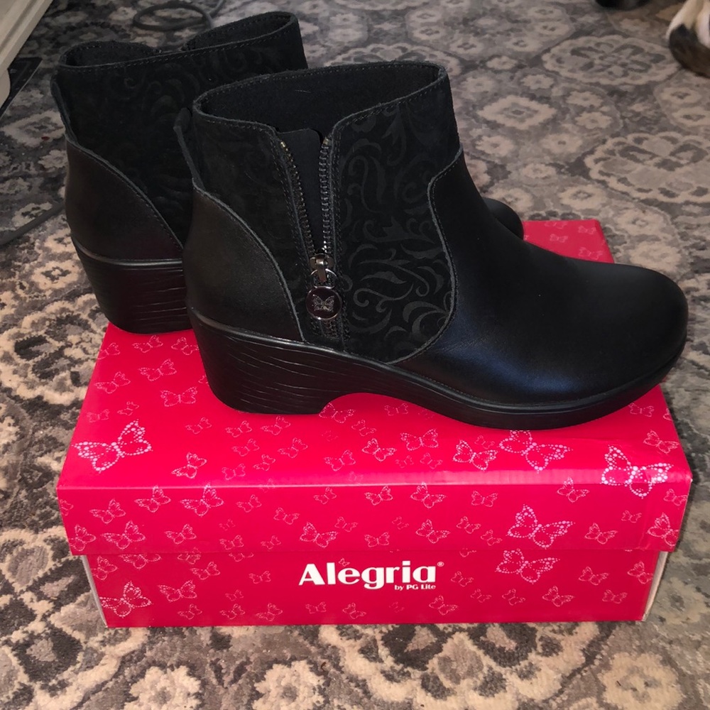 Black ankle boots size 7/7.5 brand new